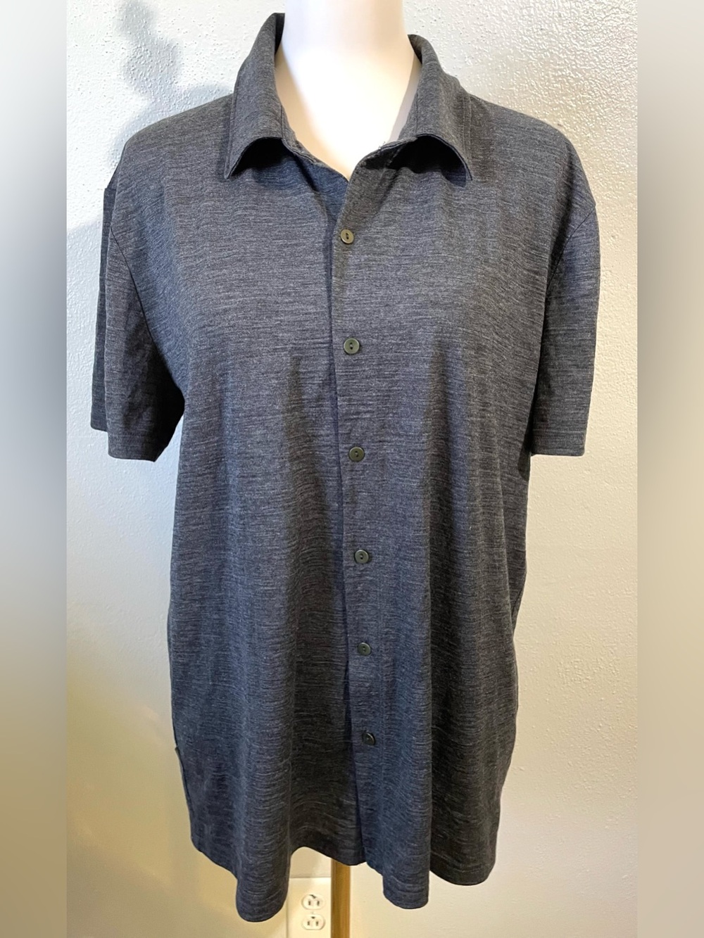 Icebreaker Merino Wool Charcoal Button Up Short Sleeve Shirt Large Quiet Luxury
